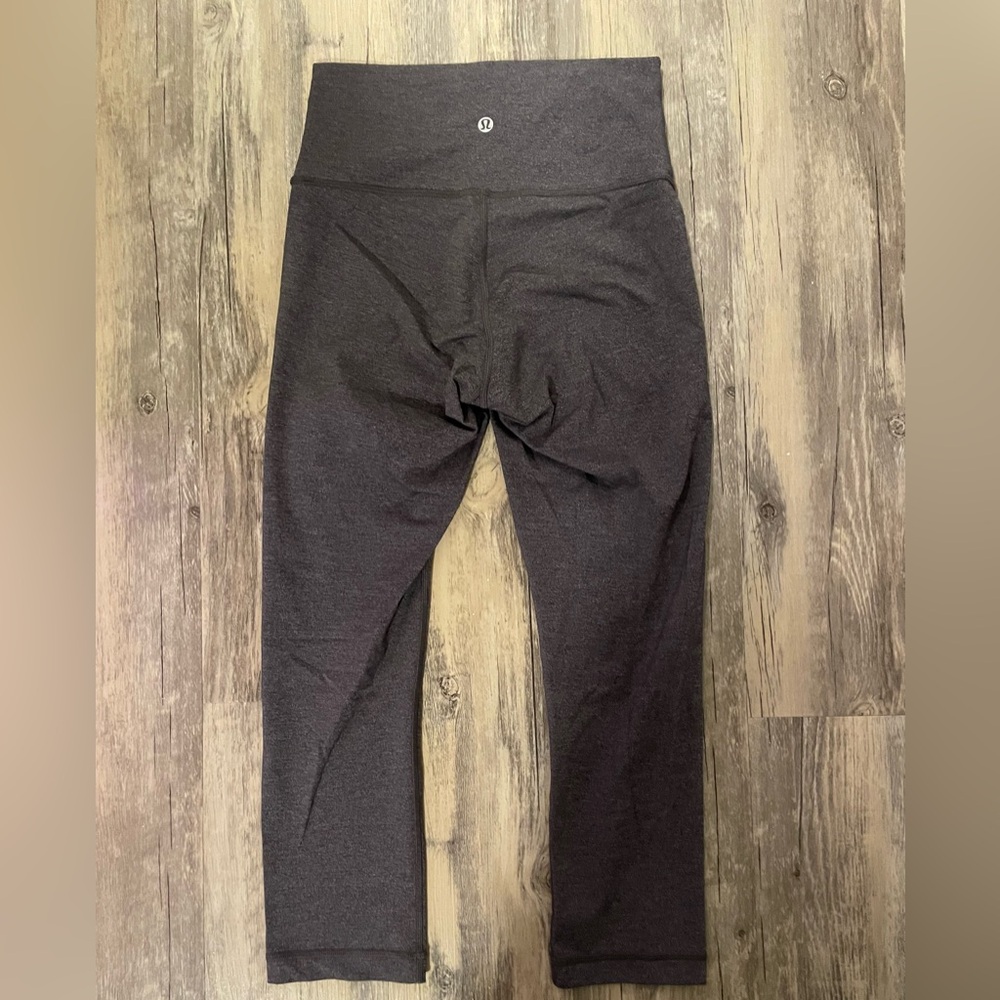 Lululemon - GUC - Size 6 Wunder Under Crop (High Rise) Luxtreme 21”